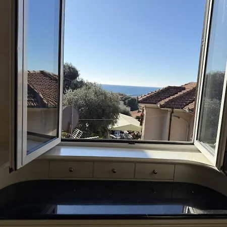 Host4u -the Piano Con Vista Meravigliosa Sulla Citta A Pochi Passi Dal Centro E Spiagge